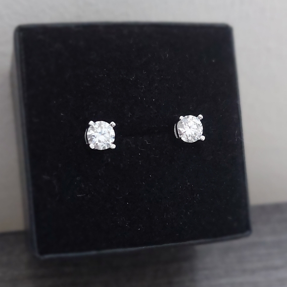 0.5 Carat Moissanite 925 Silver Sterling Stud Earrings - Picture 2 of 7
